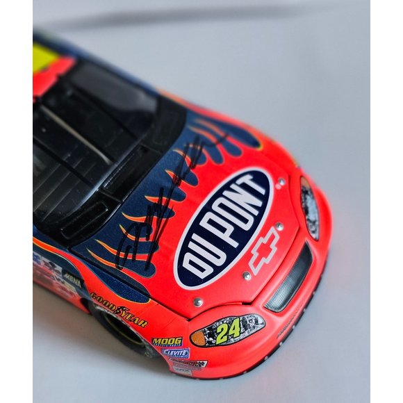 NASCAR 1:24 diecast. Jeff Gordon 2004 Chevy Monte Carlo #24 DuPont. Signed - Picture 3 of 6